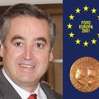 El Dr. José Manuel Cózar recibe la medalla de oro Foro Europa 2001