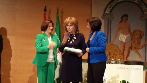 Antonia Aránega, Directora Científica de FIBAO, recibe la Bandera de Andalucía por su trayectoria investigadora