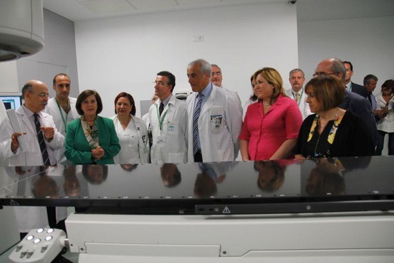 El Hospital de Jaén inicia la instalación de su segundo acelerador lineal de electrones para mejorar el tratamiento del cáncer