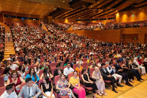 MEDAC Granada homenajea al ibs.GRANADA en la graduación de más de 500 alumnos de FP en el Palacio de Congresos
