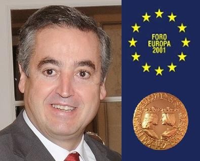 El Dr. José Manuel Cózar recibe la medalla de oro Foro Europa 2001