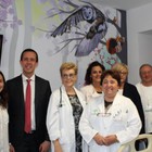 El Hospital Torrecárdenas y la Asociación Argar mejoran la decoración del área de Oncología Pediátrica