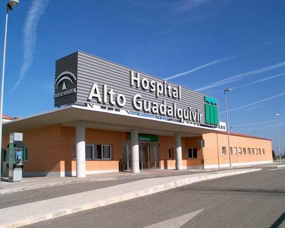 El Hospital Alto Guadalquivir imparte una charla sobre el alzheimer y otras demencias dirigida a mayores