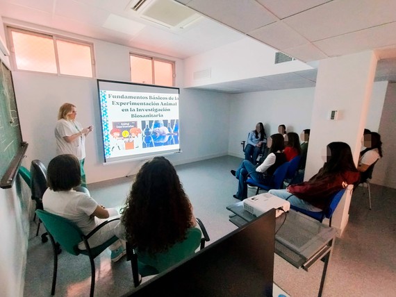 Cerramos el Mes de la Mujer y la Niña en la Ciencia con una jornada de puertas abiertas a la Plataforma de Modelos Animales y Cirugía Experimental del ibs.GRANADA