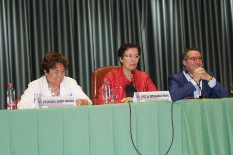 Más de 40 traumatólogos participan en el Hospital Torrecárdenas en un curso sobre la cirugía de cadera